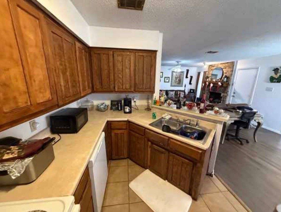 Apartment for rent at 2708 Sherry St, Arlington, TX 76014