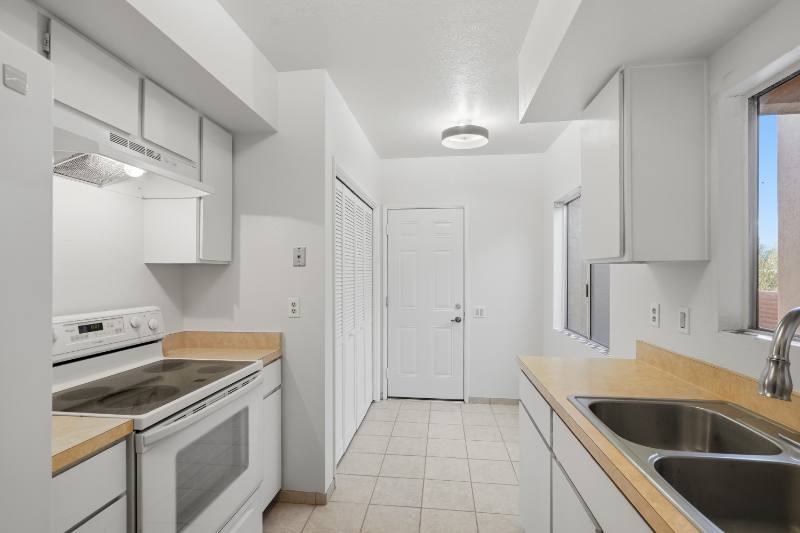 Townhouse for rent at 359 N Calle Del Chancero, Green Valley, AZ 85614