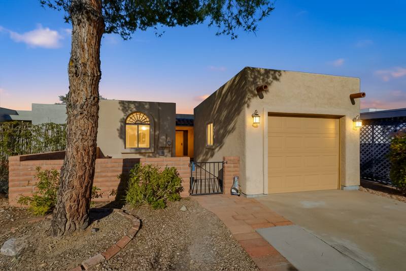 Townhouse for rent at 359 N Calle Del Chancero, Green Valley, AZ 85614