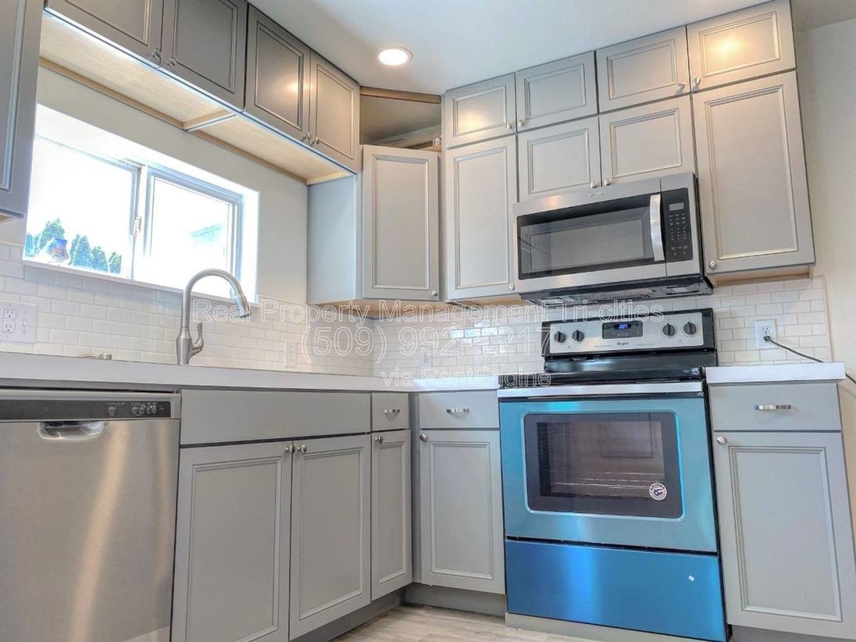 House for rent at 717 S Union St, Kennewick, WA 99336
