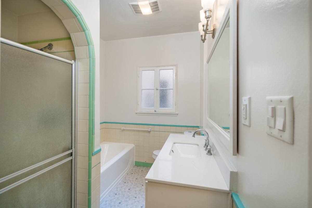 Apartment for rent at 648 S Burnside Ave #MODEL, Los Angeles, CA 90036