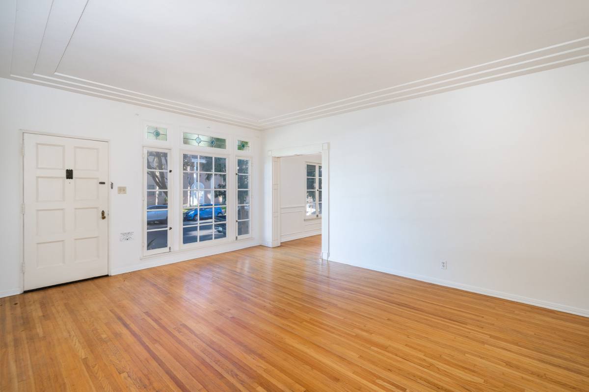 Apartment for rent at 648 S Burnside Ave #MODEL, Los Angeles, CA 90036