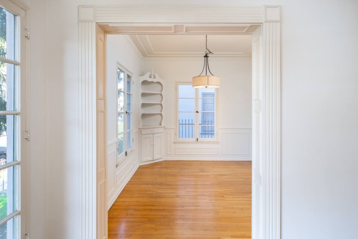 Apartment for rent at 648 S Burnside Ave #MODEL, Los Angeles, CA 90036