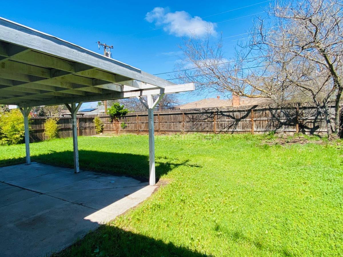 House for rent at 4619 E Indianapolis Ave, Fresno, CA 93726