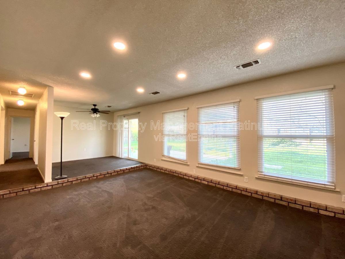 House for rent at 4619 E Indianapolis Ave, Fresno, CA 93726