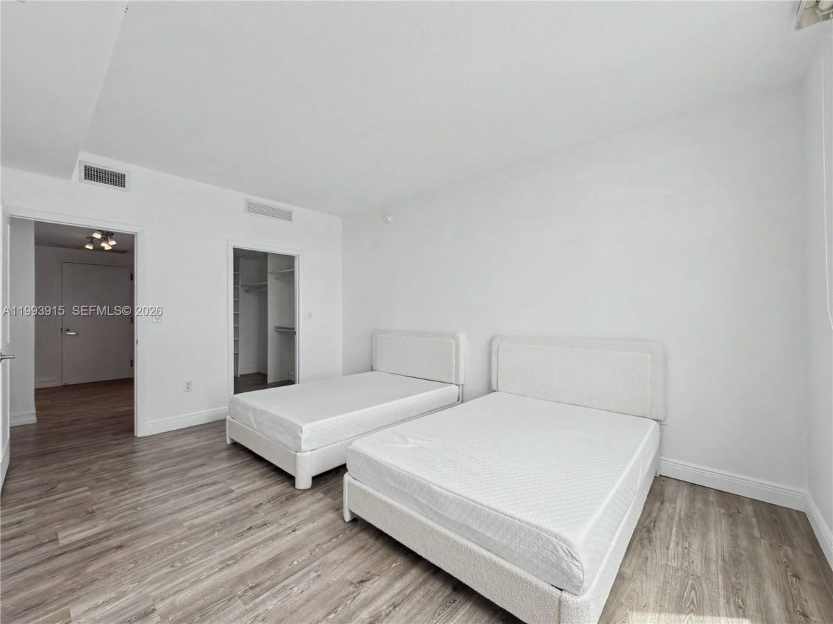 Apartment for rent at 1900 N Bayshore Dr #3811, Miami, FL 33132