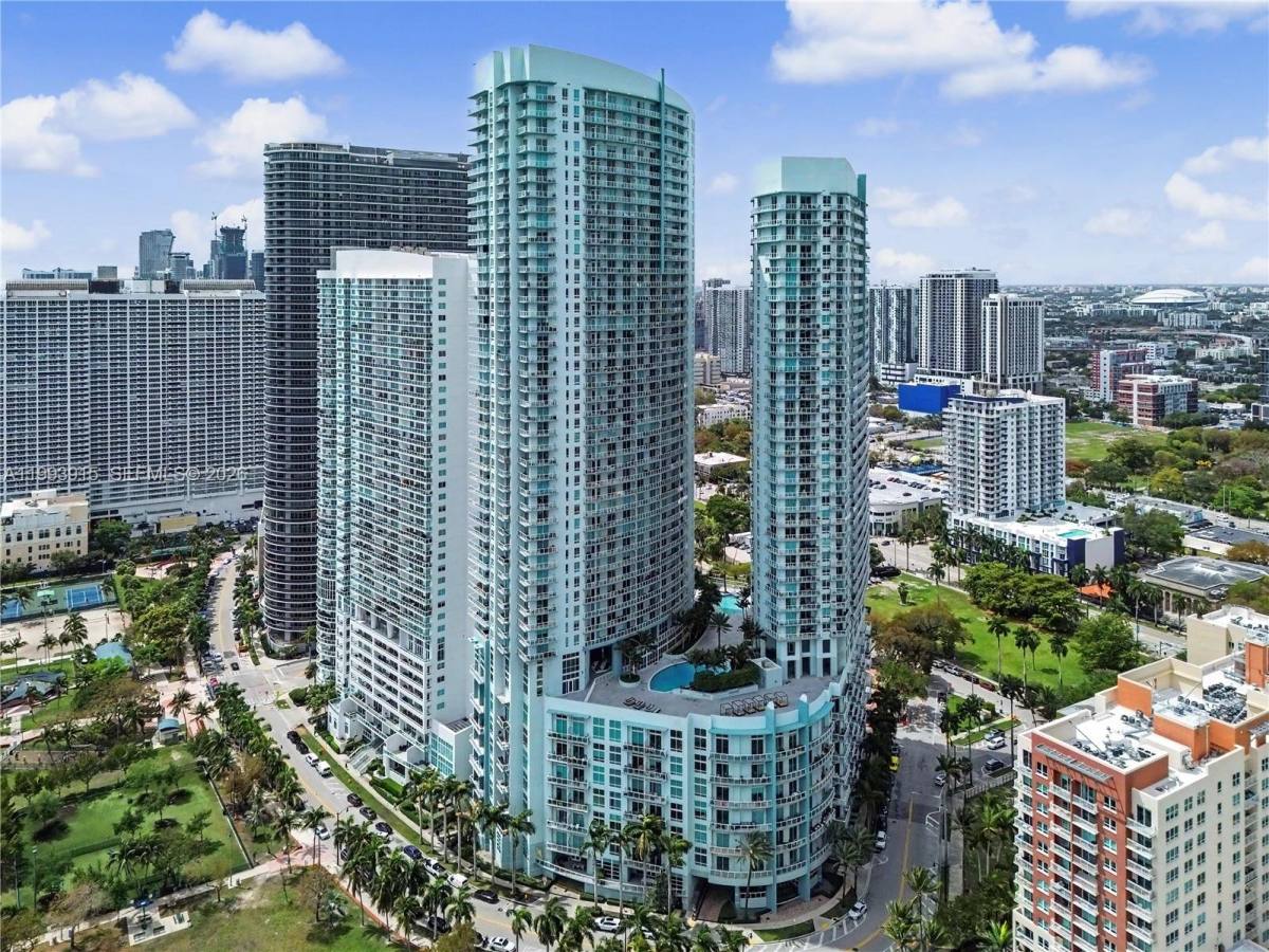 Apartment for rent at 1900 N Bayshore Dr #3811, Miami, FL 33132