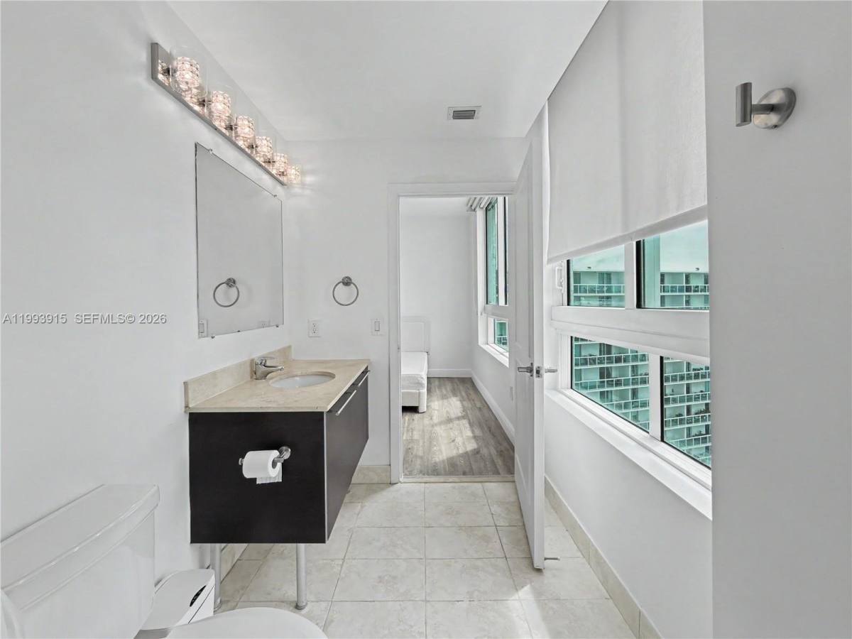 Apartment for rent at 1900 N Bayshore Dr #3811, Miami, FL 33132