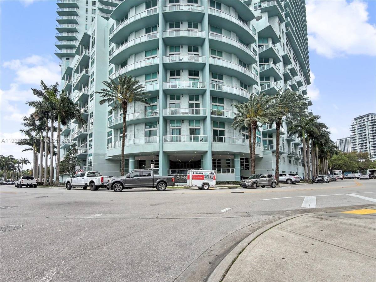 Apartment for rent at 1900 N Bayshore Dr #3811, Miami, FL 33132