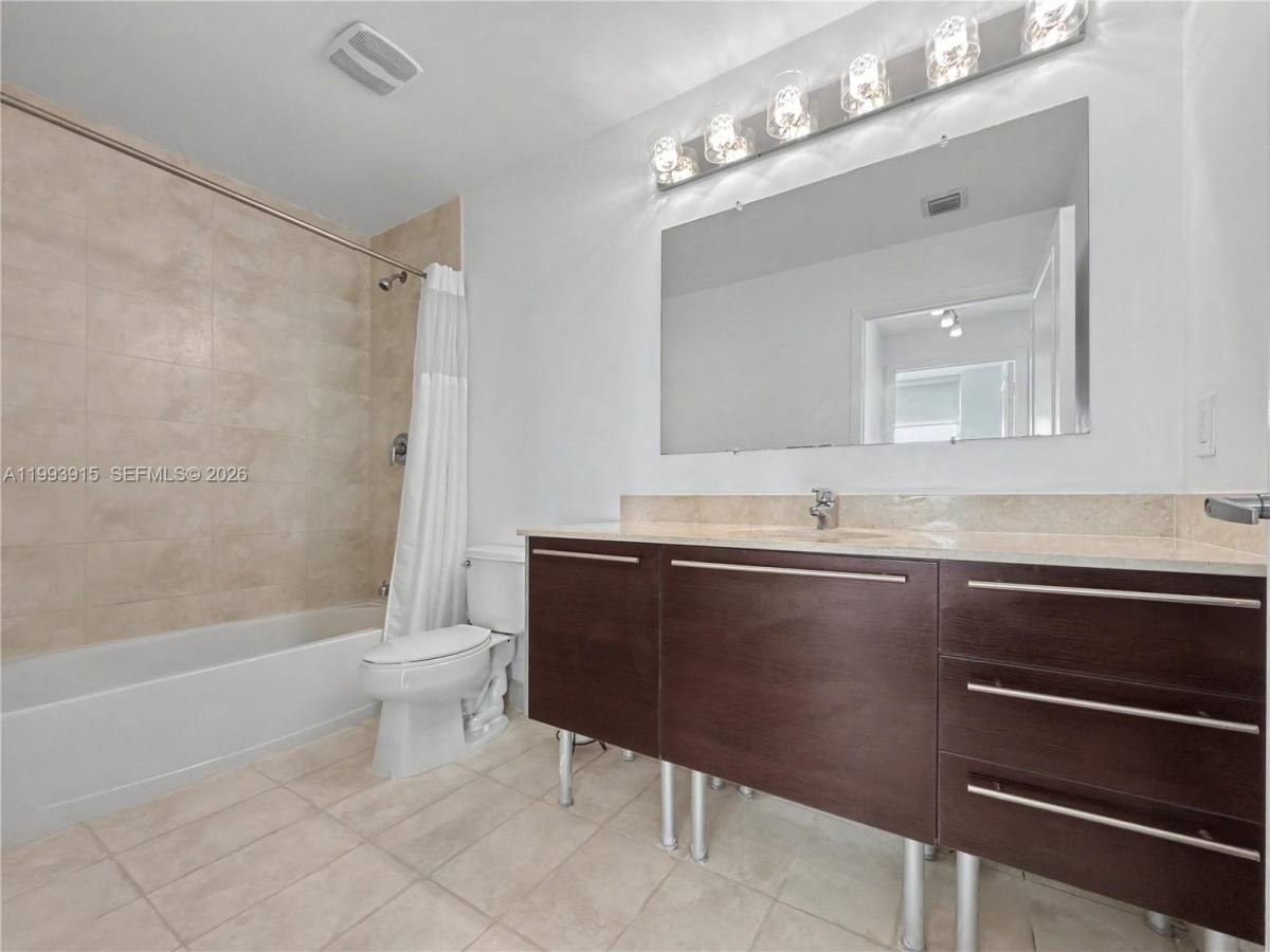 Apartment for rent at 1900 N Bayshore Dr #3811, Miami, FL 33132