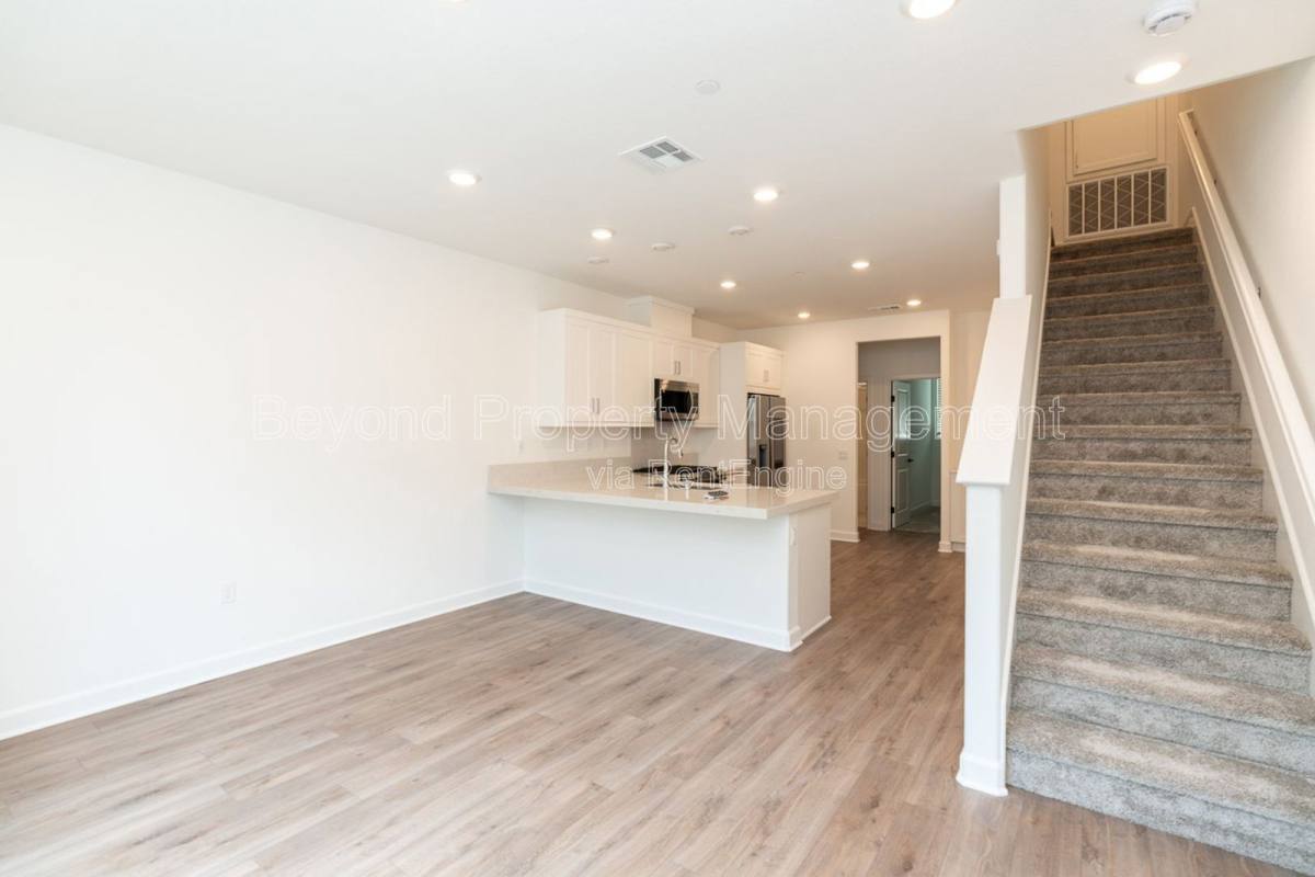 Townhouse for rent at 2126 Senita Dr, San Diego, CA 92154