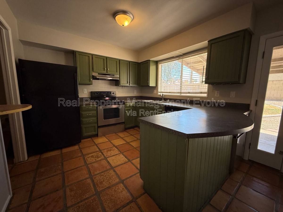 House for rent at 2401 W Fremont Dr, Tempe, AZ 85282
