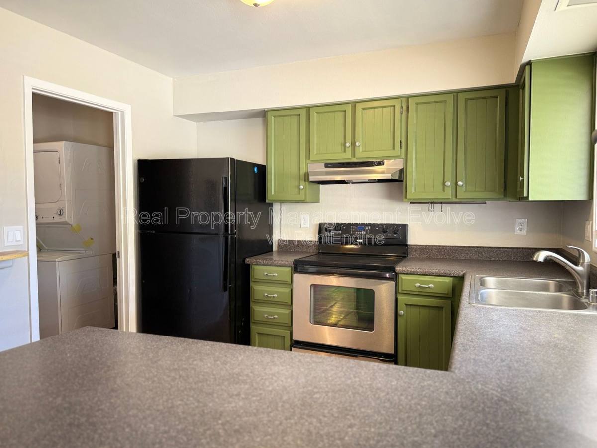 House for rent at 2401 W Fremont Dr, Tempe, AZ 85282