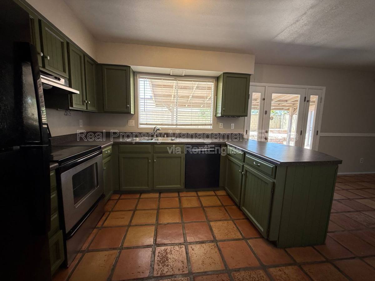House for rent at 2401 W Fremont Dr, Tempe, AZ 85282