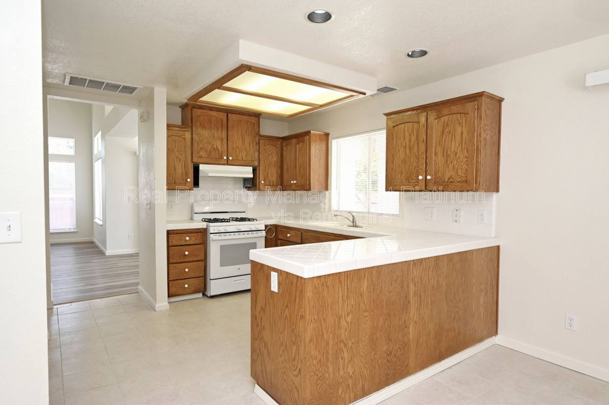 House for rent at 2233 E Christopher Dr, Fresno, CA 93720