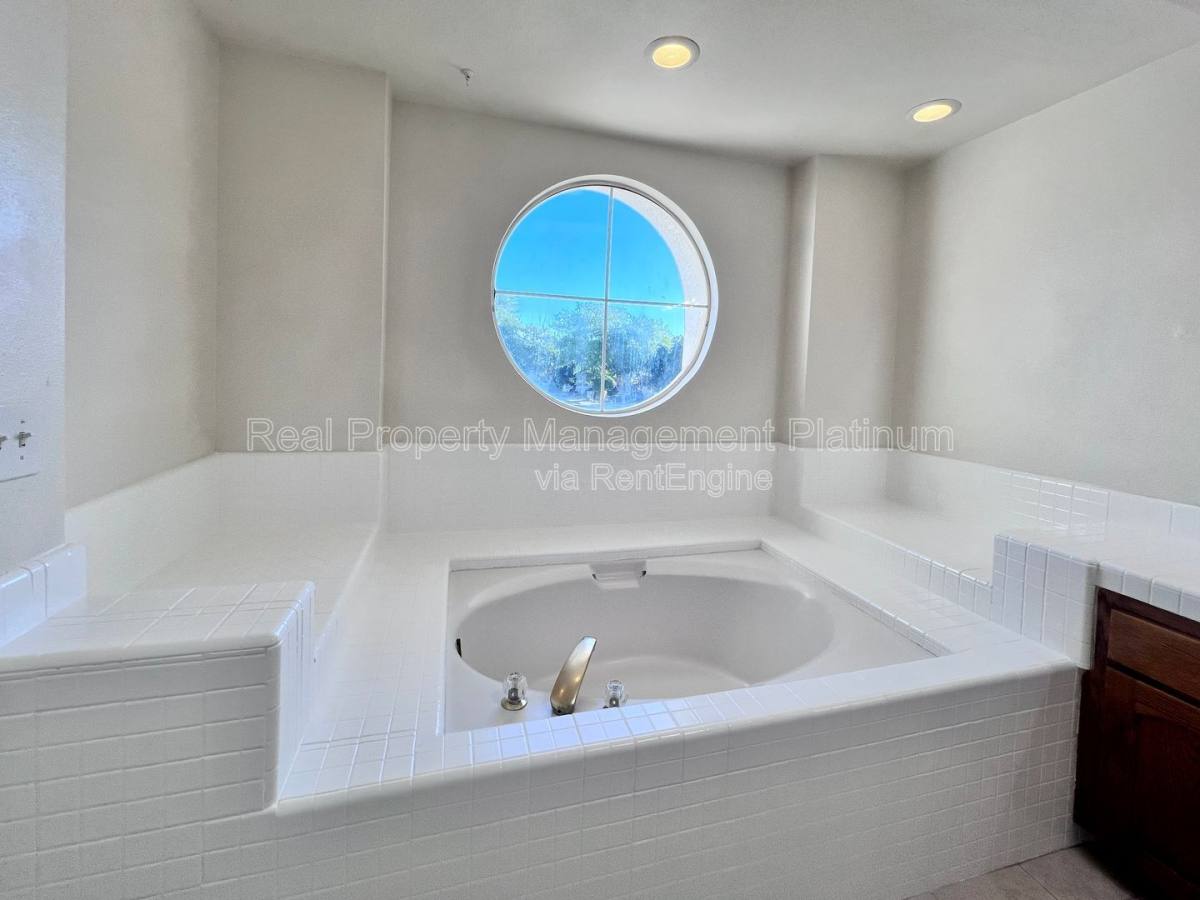 House for rent at 2233 E Christopher Dr, Fresno, CA 93720