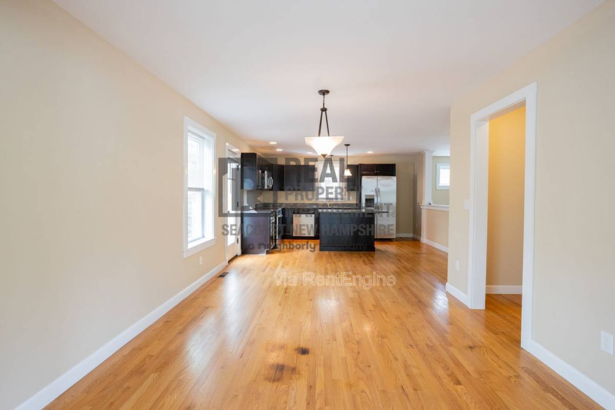 House for rent at 8 Winslow Dr, Exeter, NH 03833
