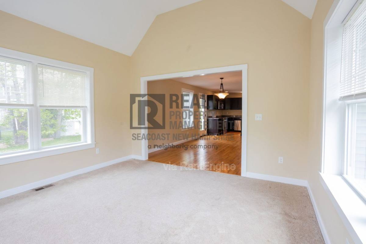 House for rent at 8 Winslow Dr, Exeter, NH 03833