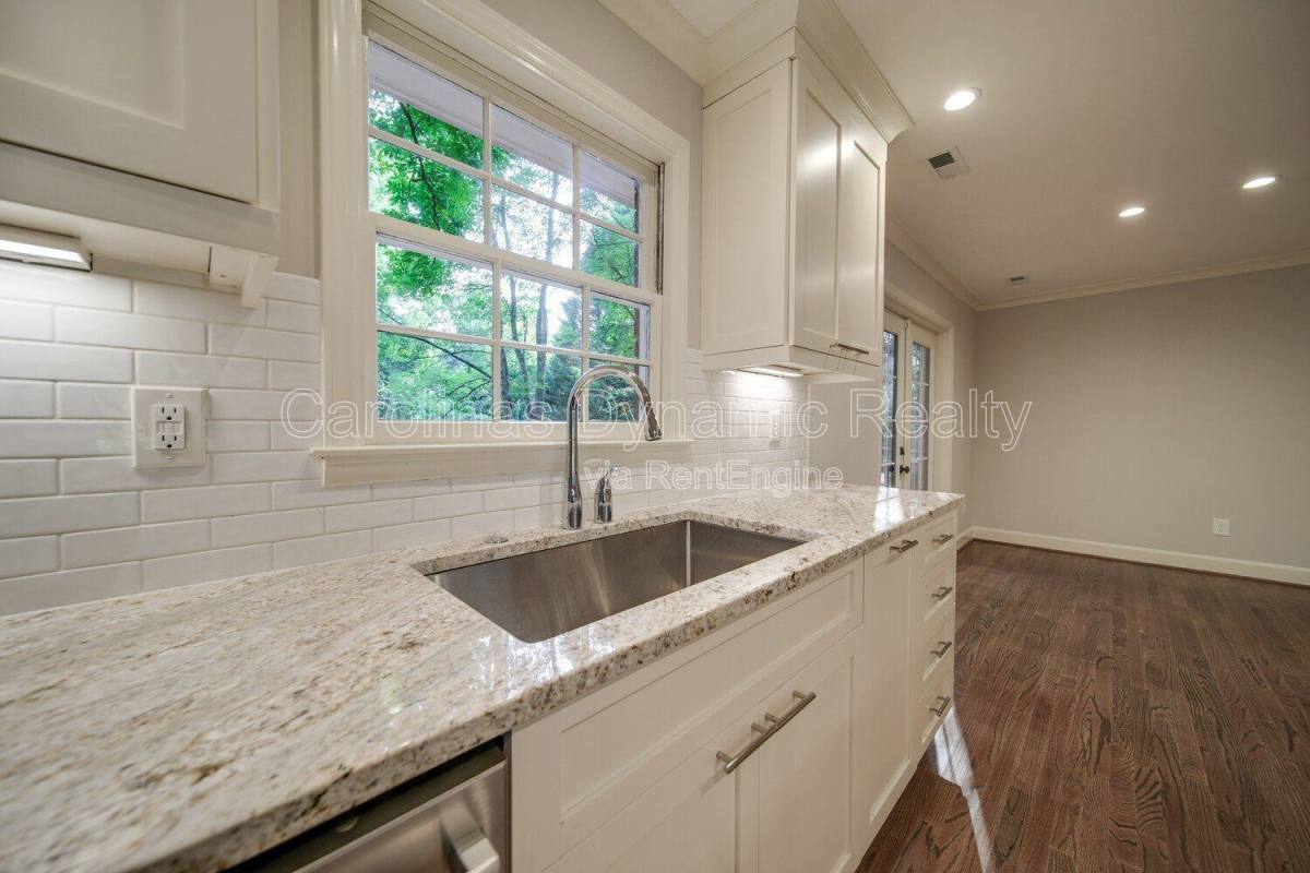 House for rent at 6700 Castlegate Dr, Charlotte, NC 28226