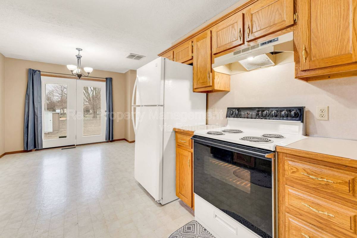 House for rent at 2671 Cedar Ave, Springfield, MO 65802
