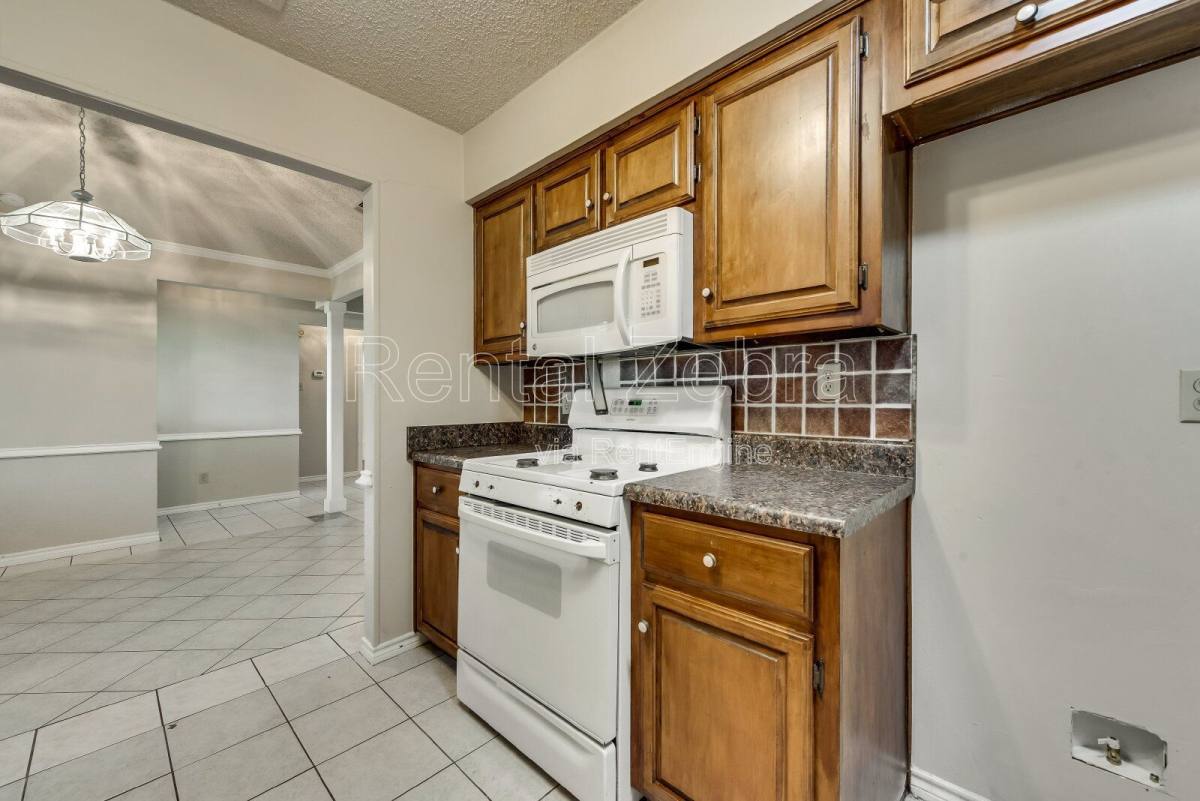 House for rent at 828 Haverford Lane, Desoto, TX 75115