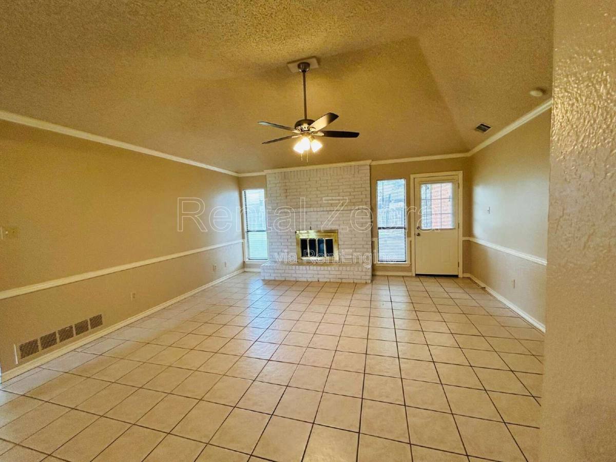 House for rent at 828 Haverford Lane, Desoto, TX 75115