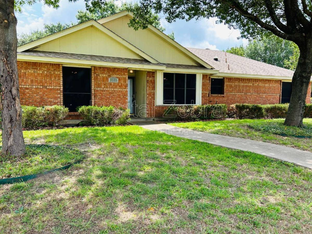House for rent at 828 Haverford Lane, Desoto, TX 75115