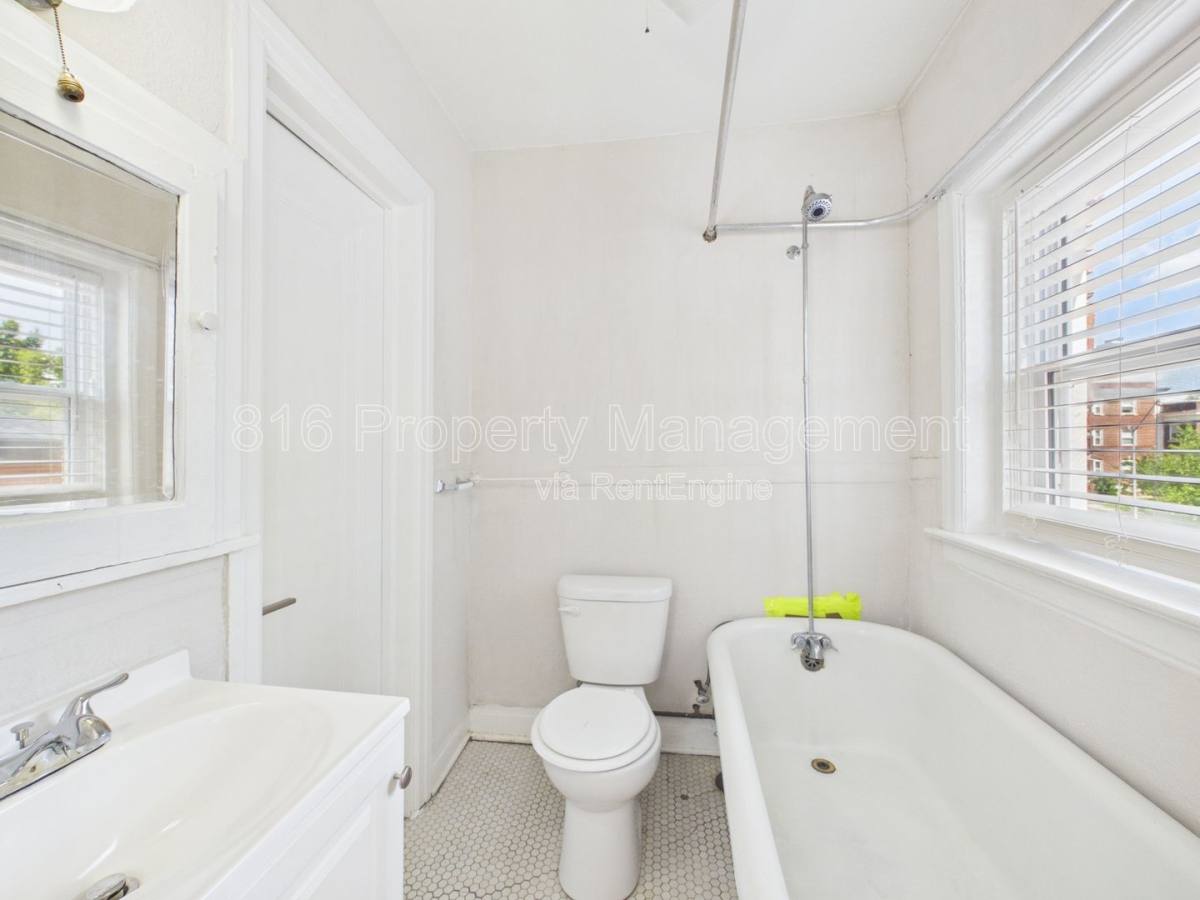 Apartment for rent at 3706 Wyoming St #11, Kansas City, MO 64111