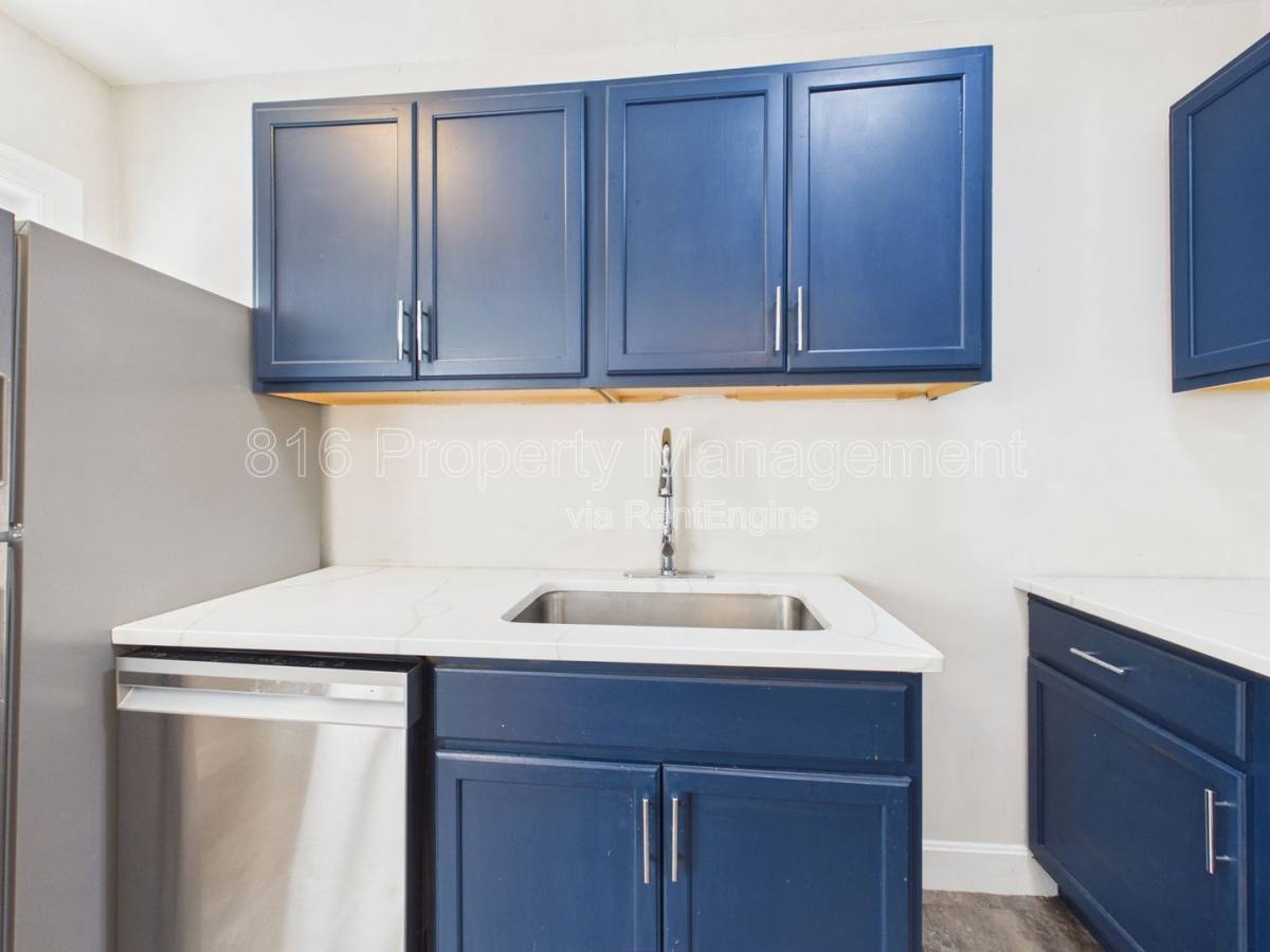 Apartment for rent at 3706 Wyoming St #11, Kansas City, MO 64111