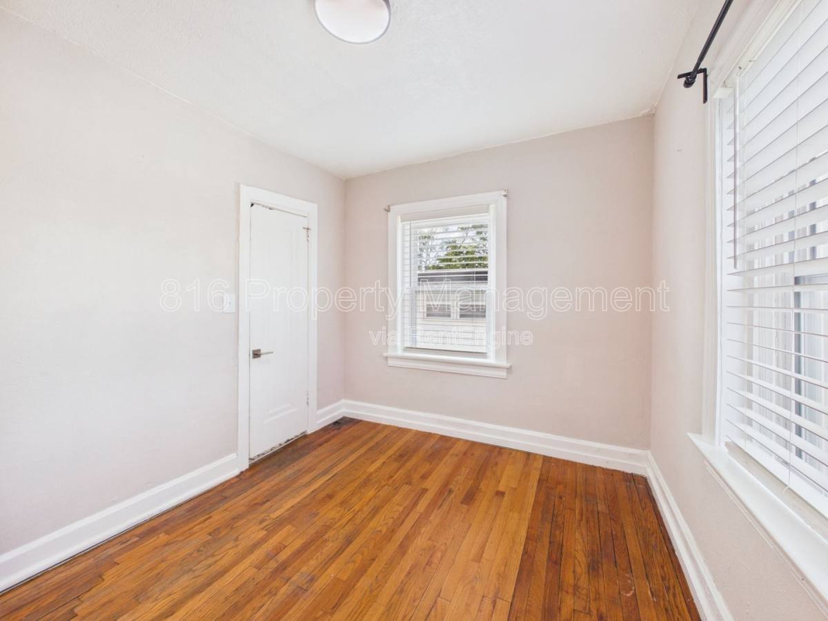 Apartment for rent at 3721 Wyoming St #7, Kansas City, MO 64111