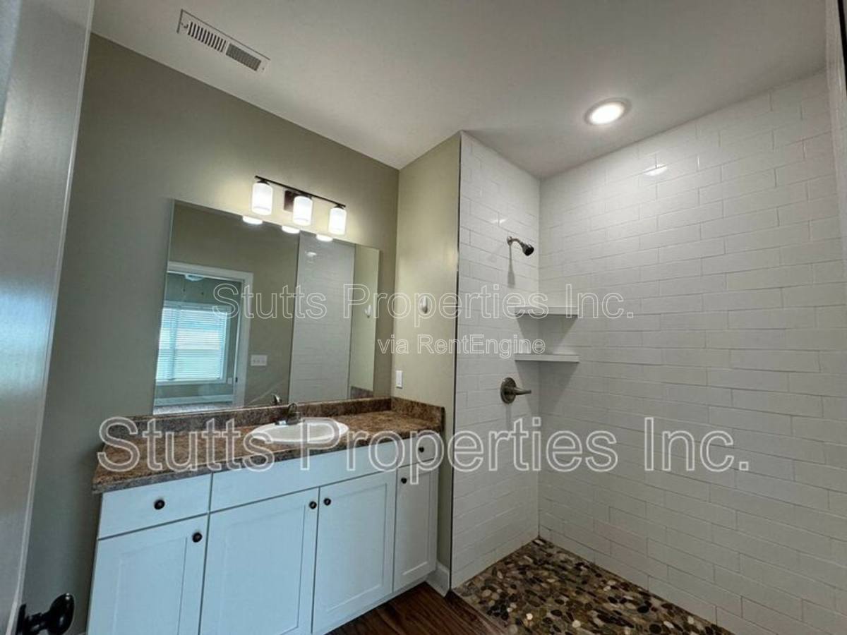 Apartment for rent at 145 Bruin Dr #107, Florence, AL 35630