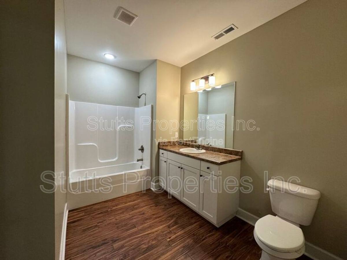 Apartment for rent at 145 Bruin Dr #107, Florence, AL 35630