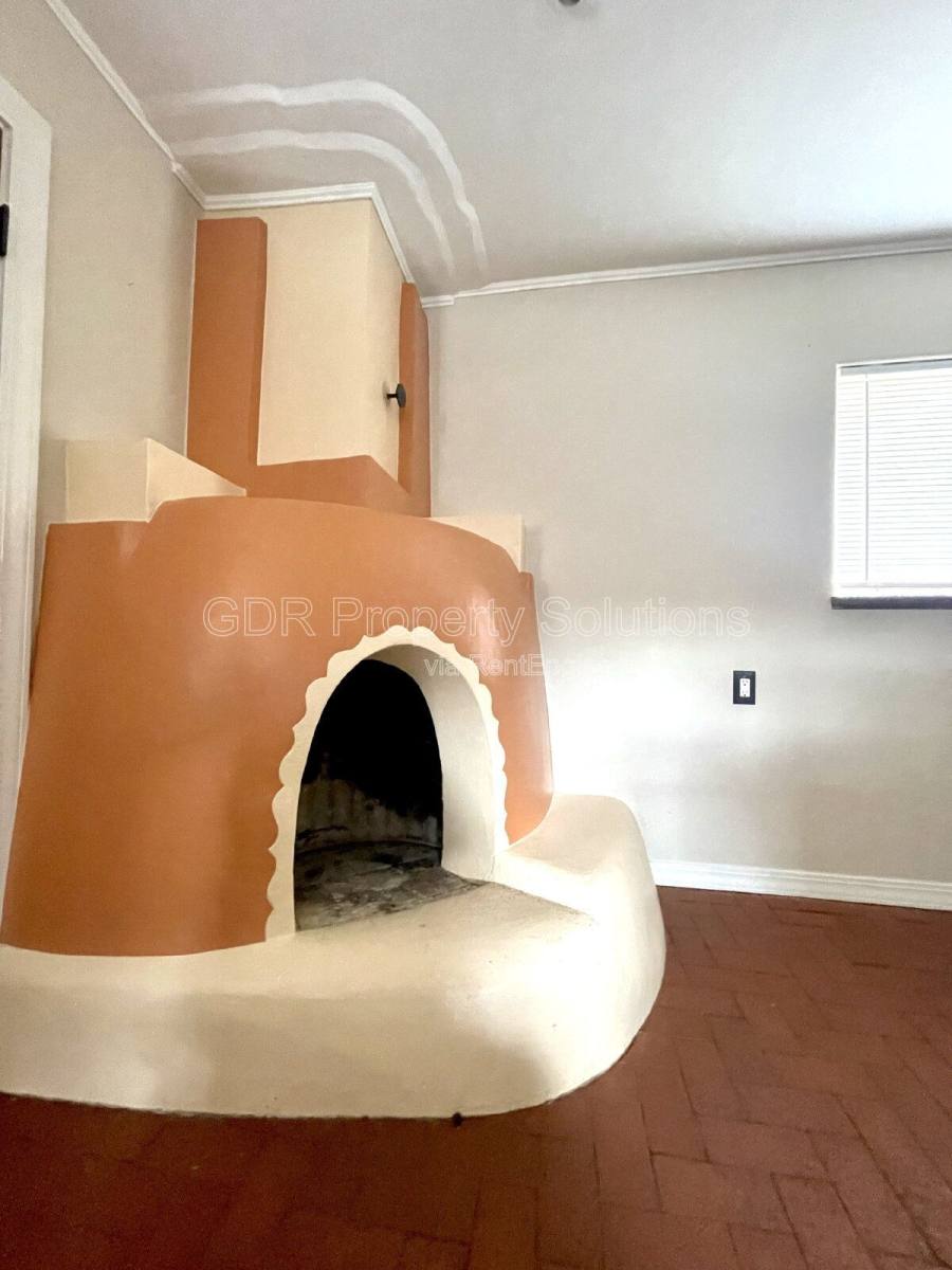 House for rent at 2440 Rose Ave NW, Albuquerque, NM 87104