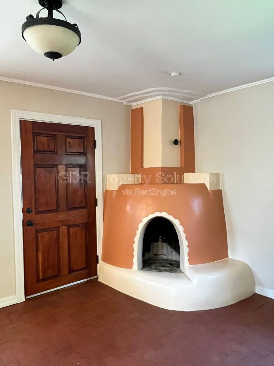 House for rent at 2440 Rose Ave NW, Albuquerque, NM 87104