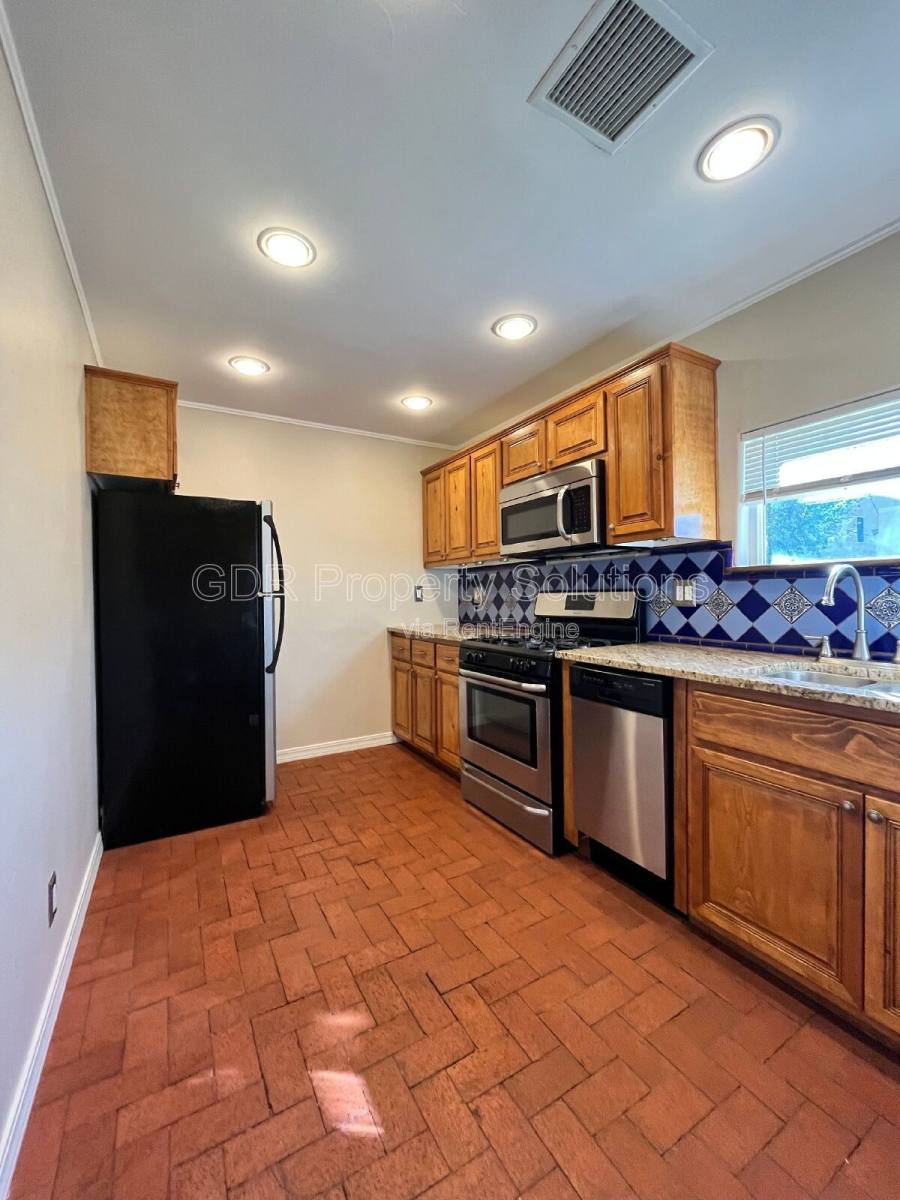 House for rent at 2440 1 2 Rose Ave NW, Albuquerque, NM 87104