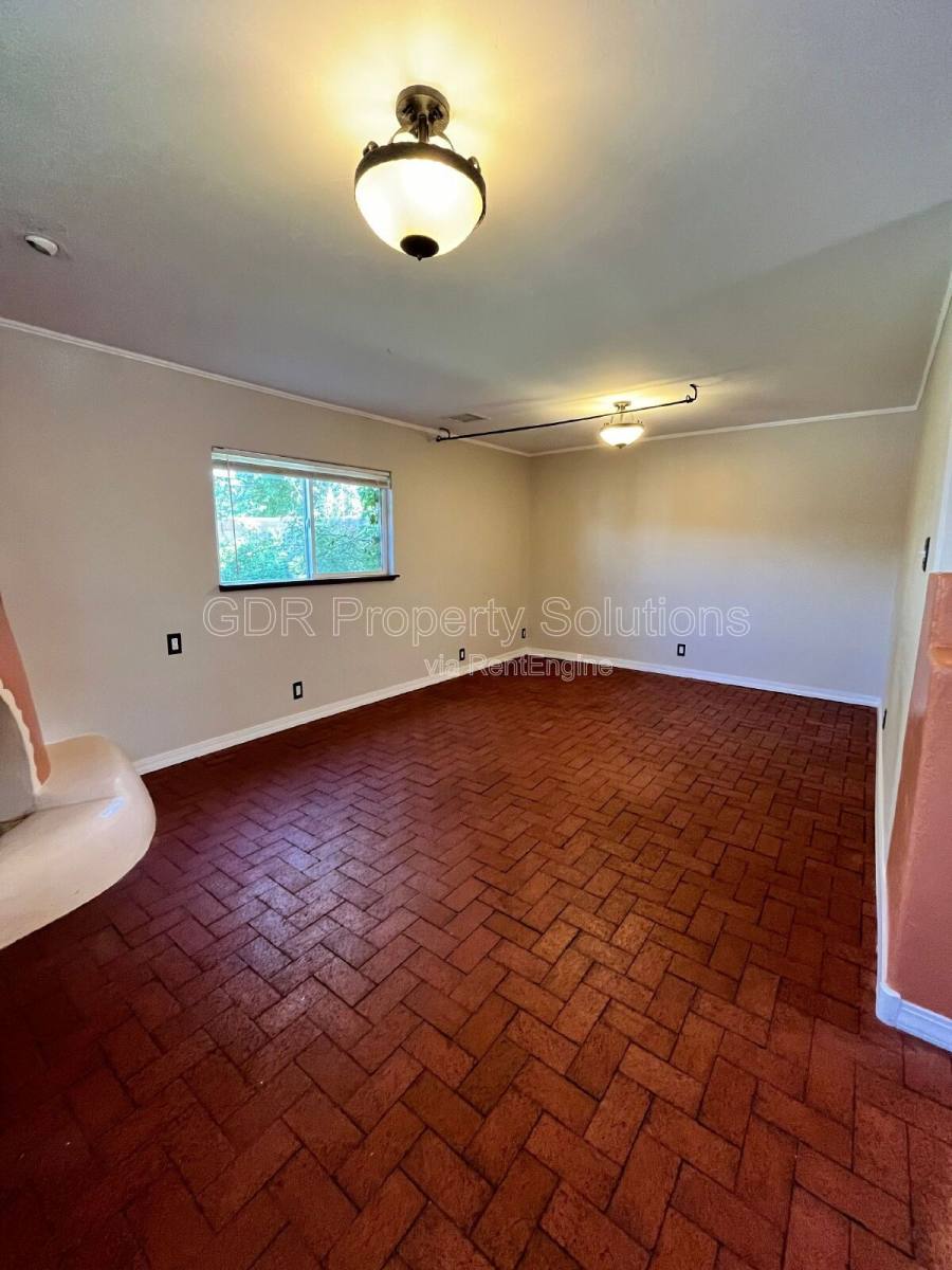 House for rent at 2440 Rose Ave NW, Albuquerque, NM 87104