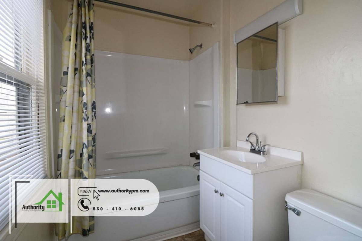 House for rent at 2124 Pine St, Redding, CA 96001