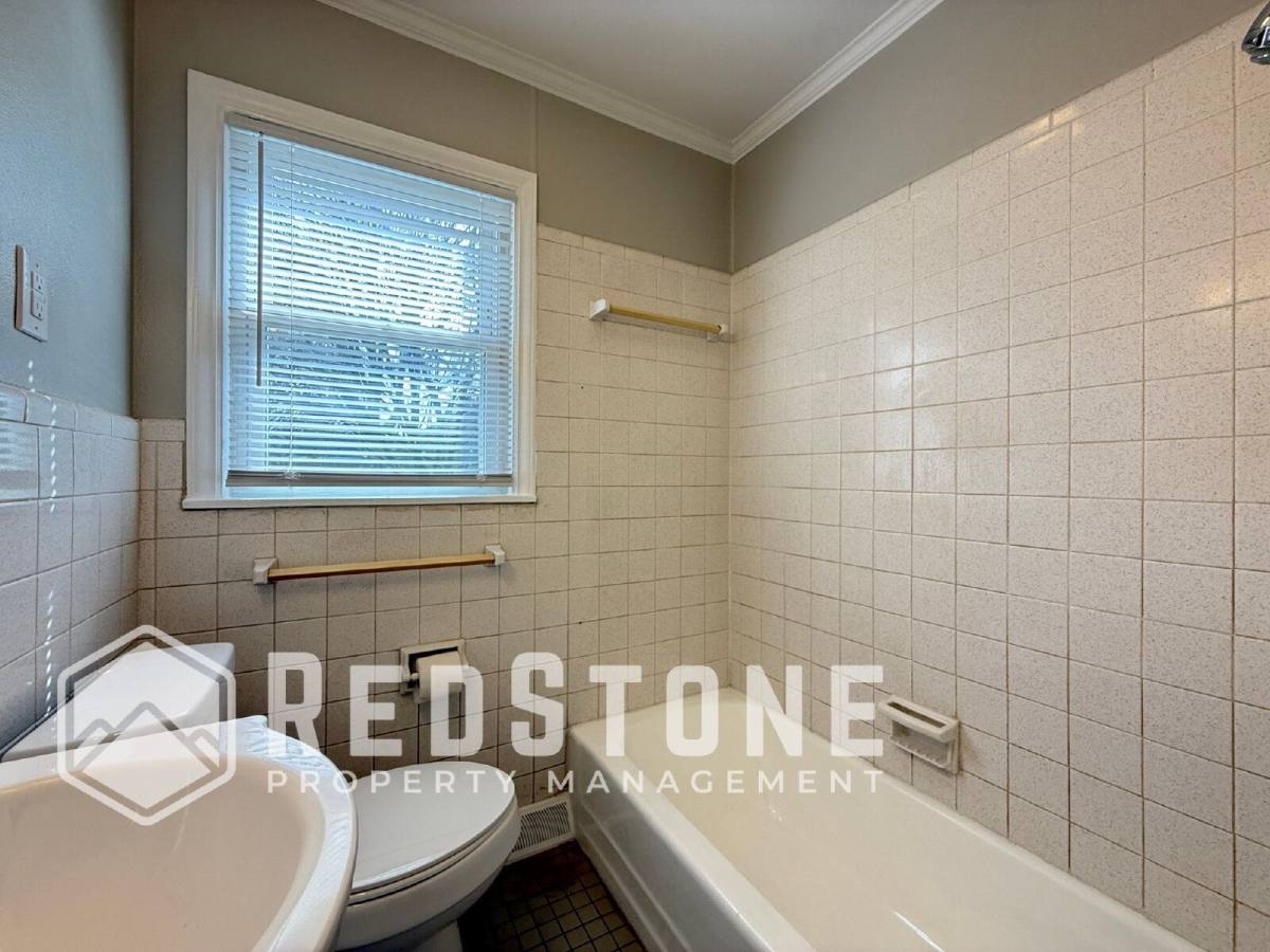 Apartment for rent at 2120 Young St, Burlington, NC 27215