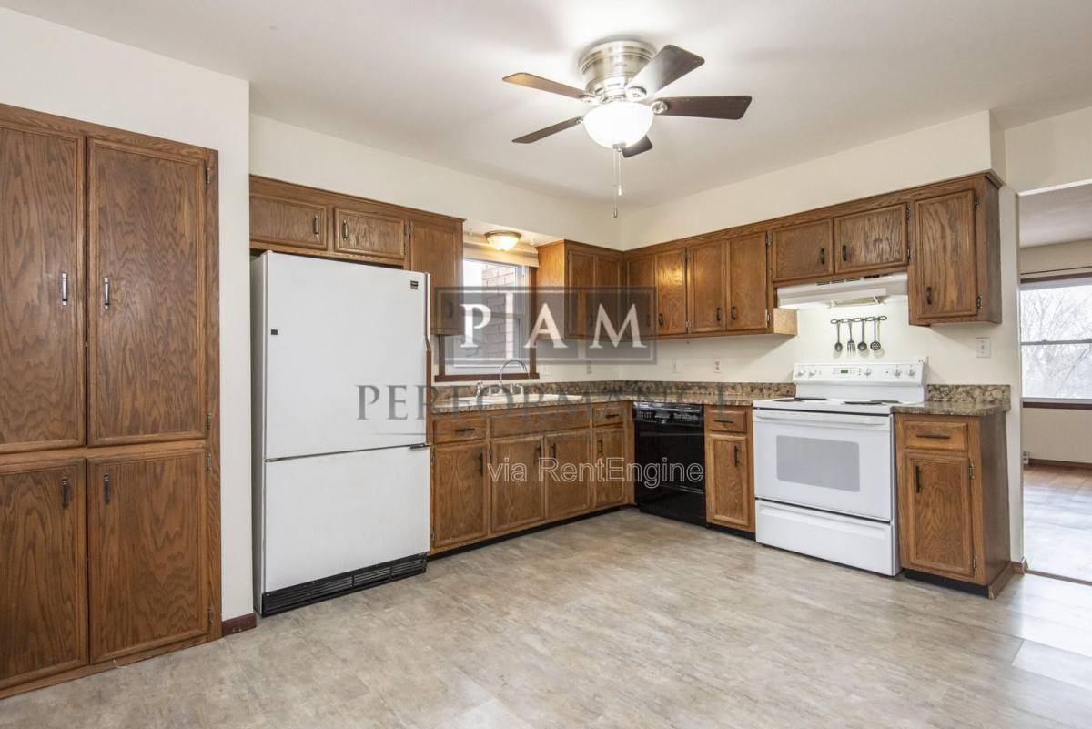 Townhouse for rent at 21225 Mary Lynn Dr, Brookfield, WI 53045