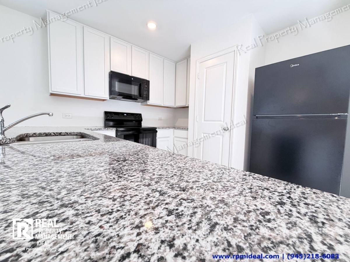 House for rent at 1717 Round House Lane, Dallas, TX 75253