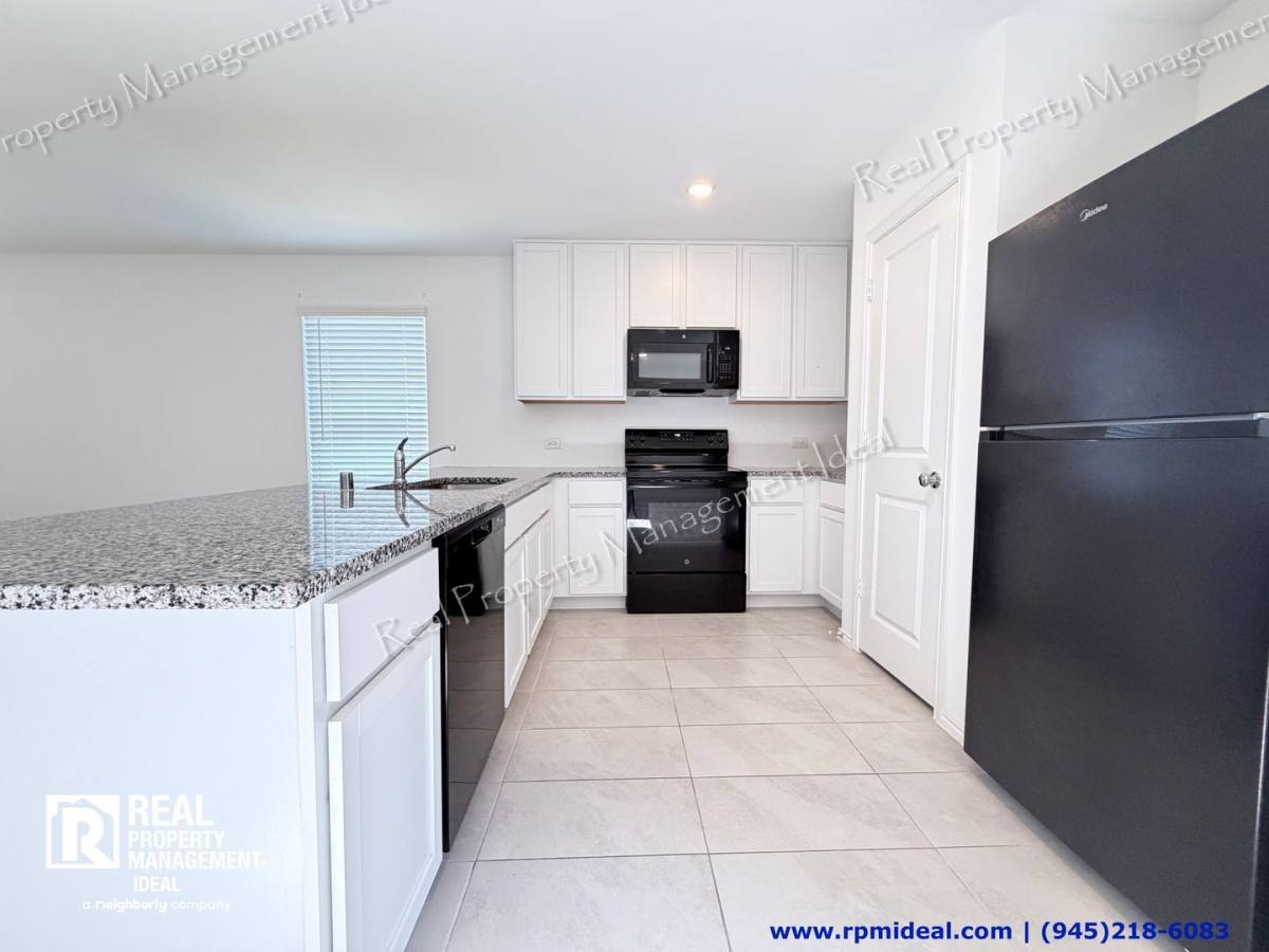 House for rent at 1717 Round House Lane, Dallas, TX 75253