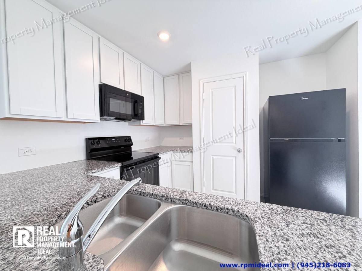 House for rent at 1717 Round House Lane, Dallas, TX 75253