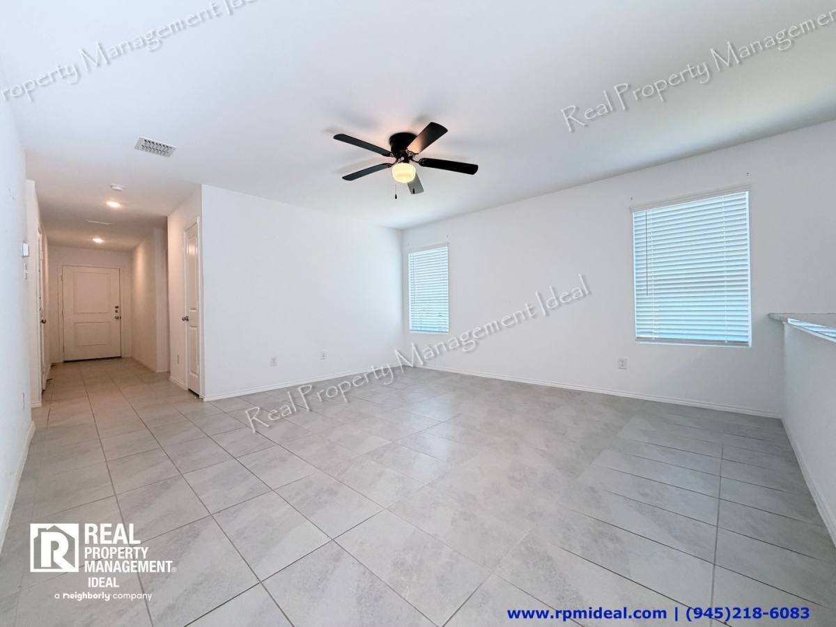 House for rent at 1717 Round House Lane, Dallas, TX 75253