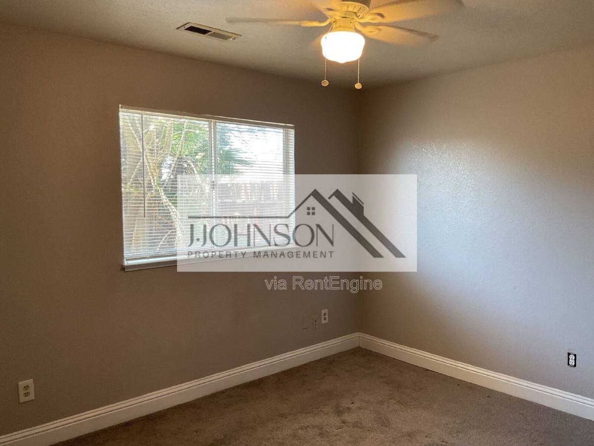 House for rent at 218 W Alameda St, Manteca, CA 95336
