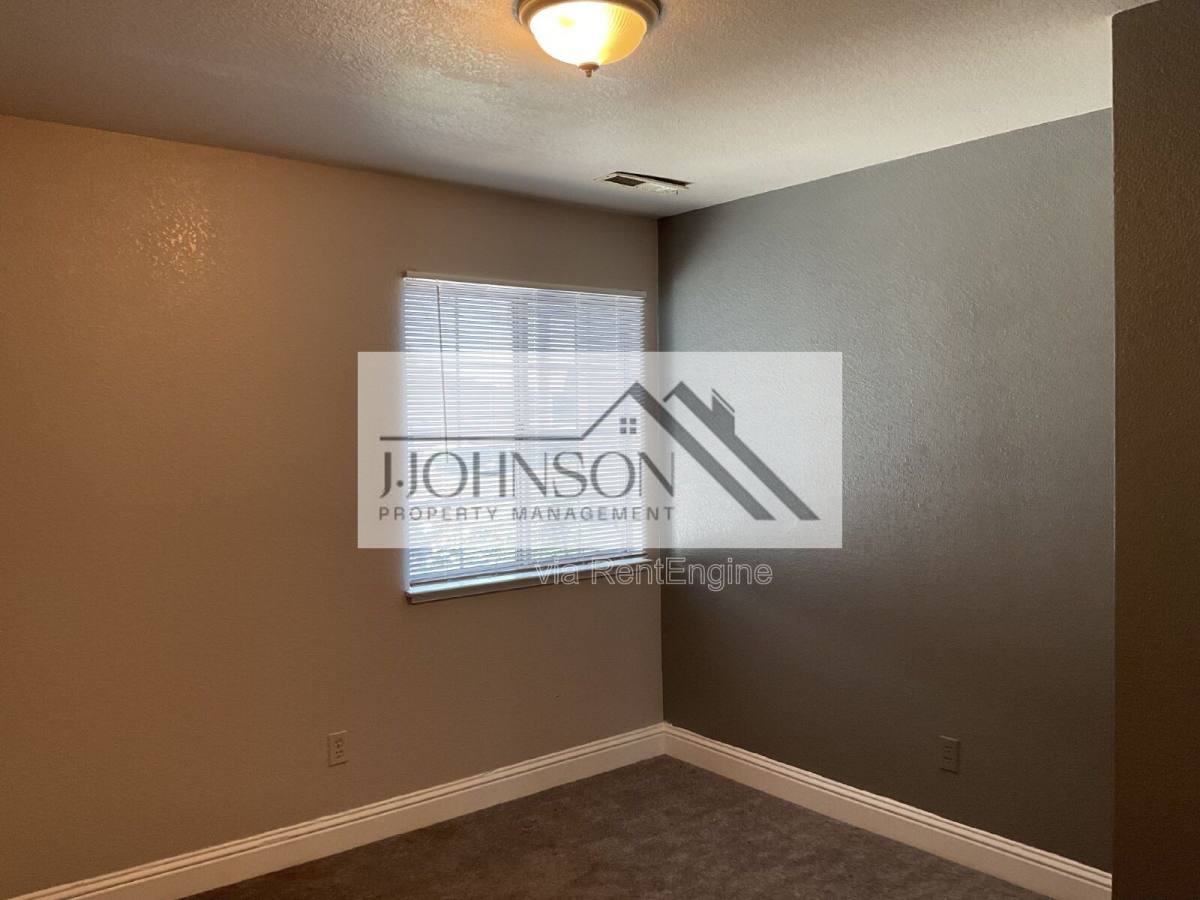 House for rent at 218 W Alameda St, Manteca, CA 95336