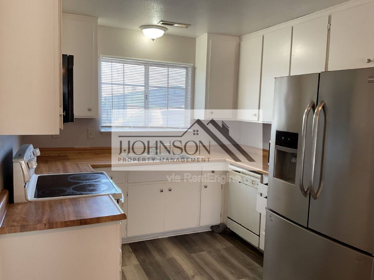 House for rent at 218 W Alameda St, Manteca, CA 95336