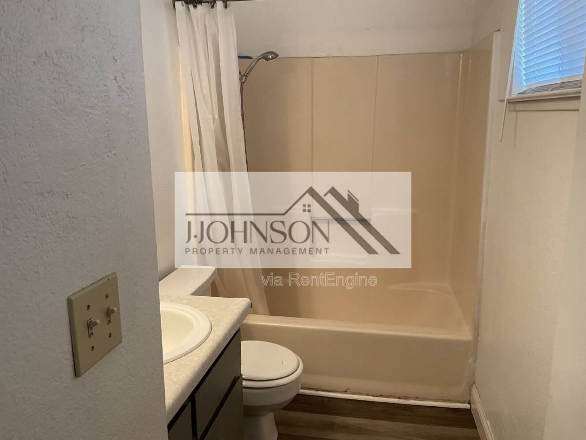House for rent at 218 W Alameda St, Manteca, CA 95336