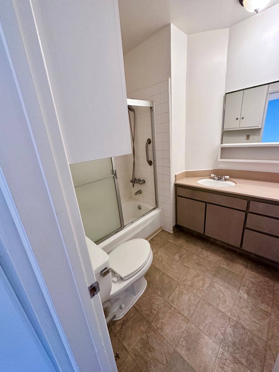Apartment for rent at 440 N Hayworth Ave #202, Los Angeles, CA 90048