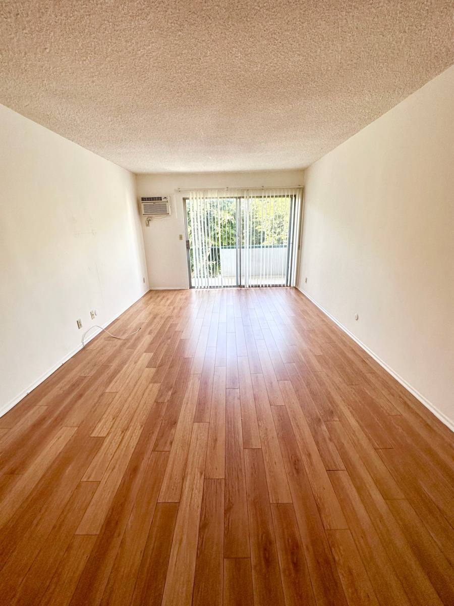 Apartment for rent at 440 N Hayworth Ave #202, Los Angeles, CA 90048