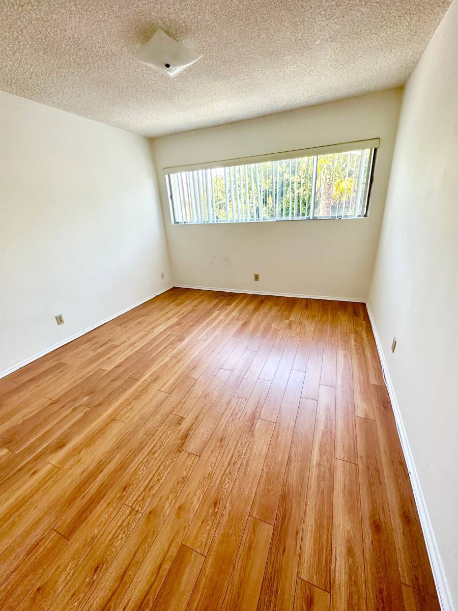 Apartment for rent at 440 N Hayworth Ave #202, Los Angeles, CA 90048
